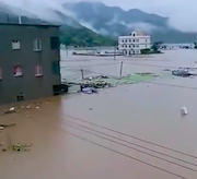 北京の洪水による犠牲者が数百人規模となっている模様