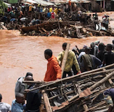 東アフリカで続く豪雨による洪水で、ケニアとタンザニアで200人近くが死亡